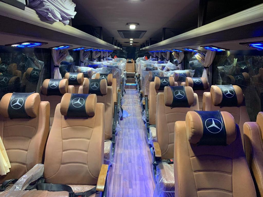 45 Seater Luxury Head Rest Coach Bus Rental Service